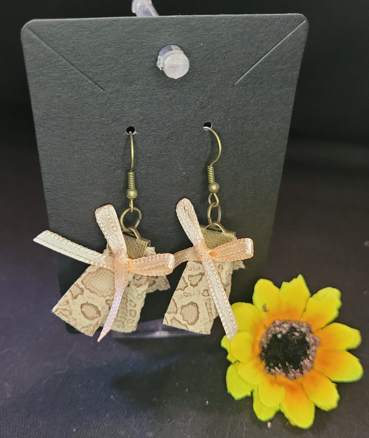 Cream & Lace earrings