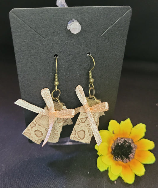 Cream & Lace earrings